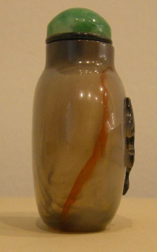 Agate snuff bottle &quot;Cameo style&quot; sculpted in the Brown with horse and figure | MasterArt